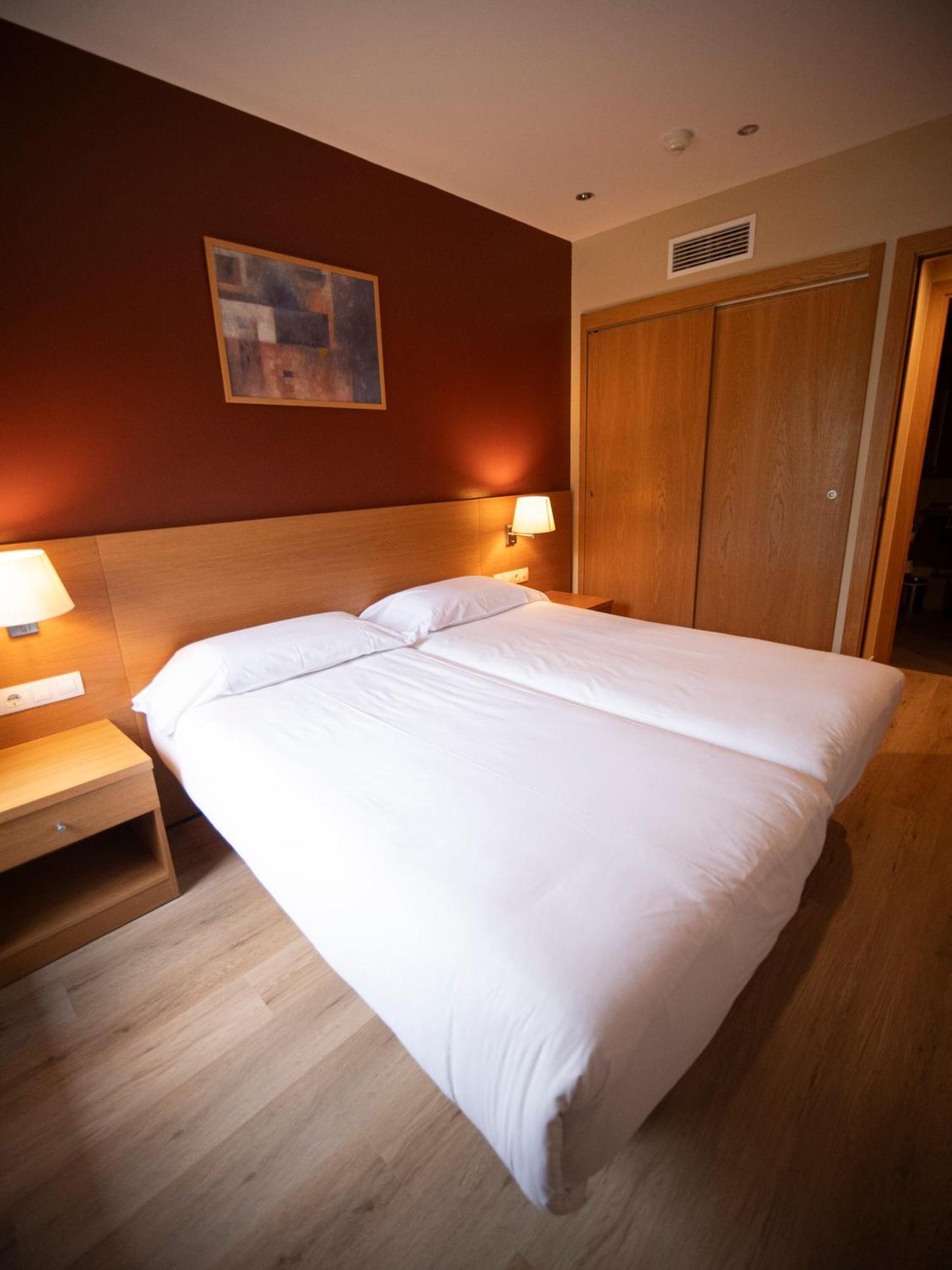 Aparthotel Siente Boi & Spa Pla de l'Ermita Exterior photo