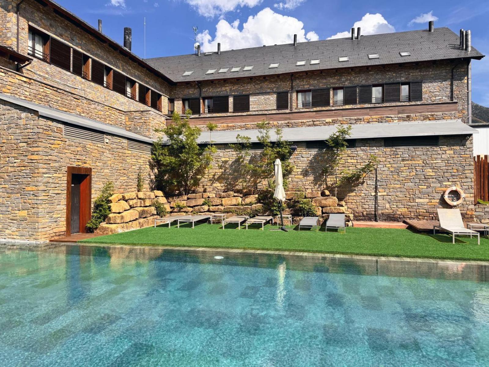 Aparthotel Siente Boi & Spa Pla de l'Ermita Exterior photo